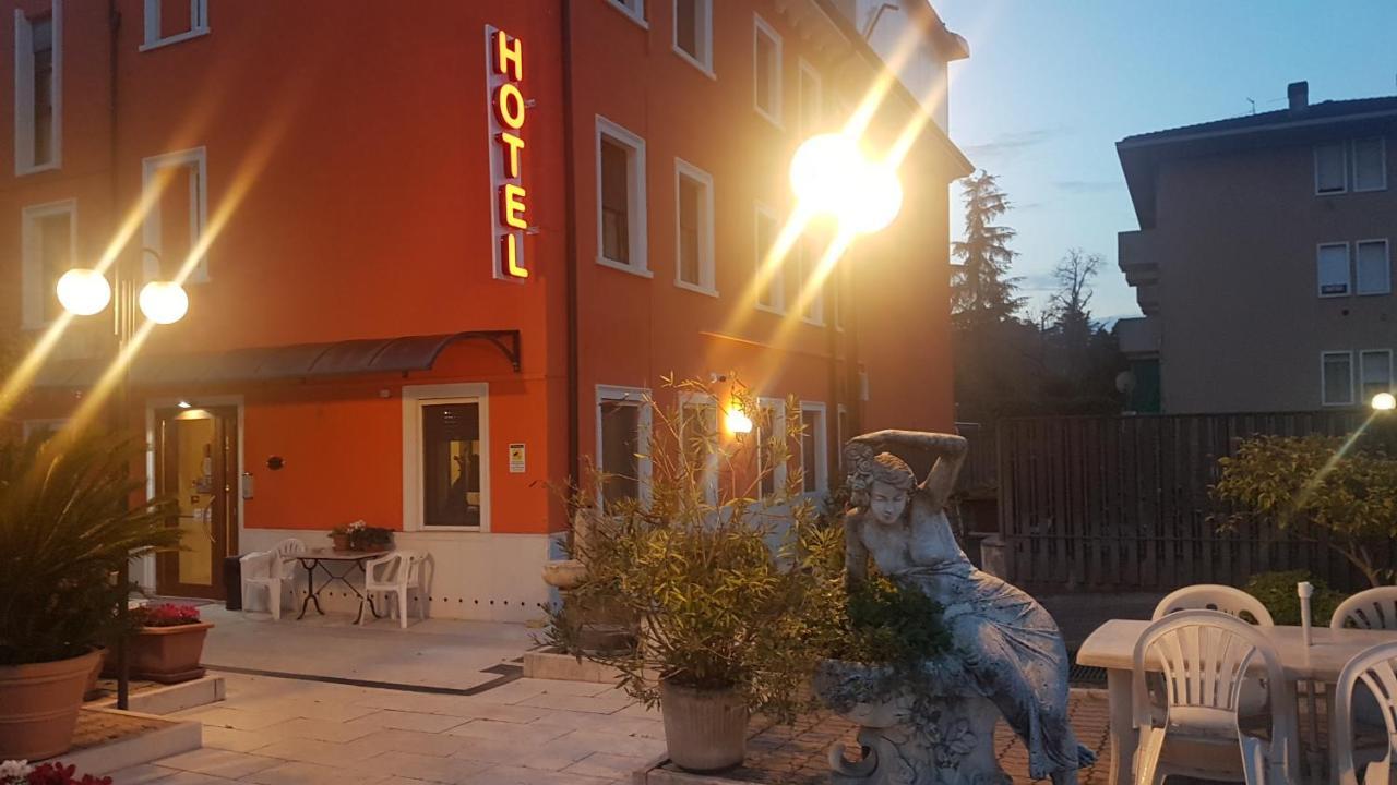 Hotel Siros Verona Bagian luar foto